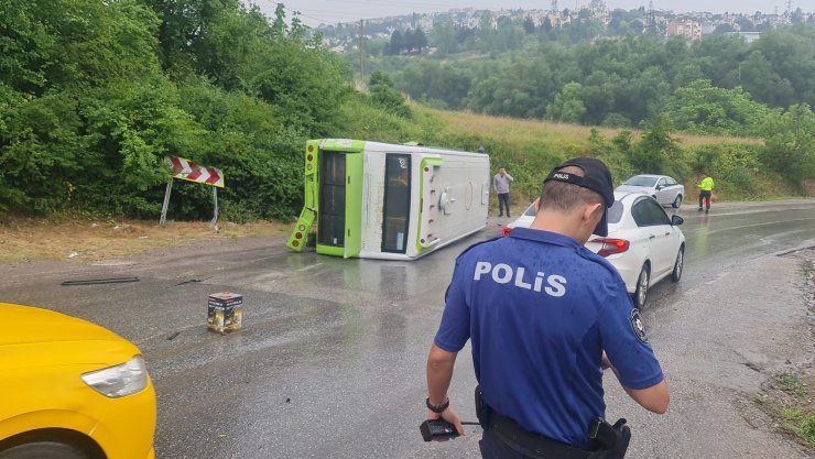 Özel halk otobüsü, rampada devrildi
