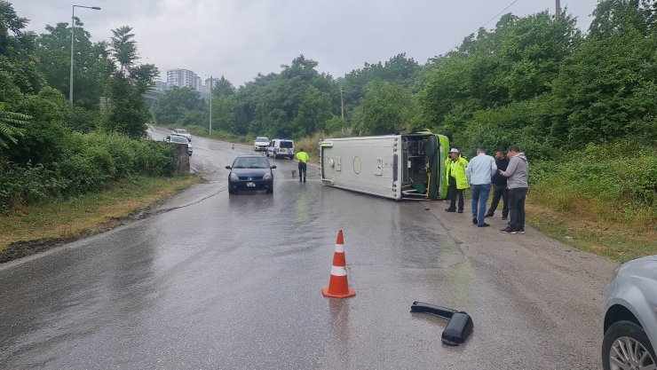 Özel halk otobüsü, rampada devrildi