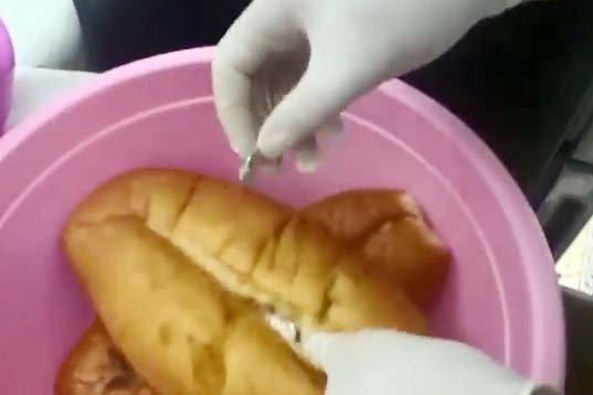 Uyuşturucuyu ekmeğin içine saklamışlar