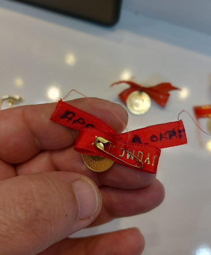 Yeni evlenen çiftin evine girip 250 bin TL'lik takı çalan hırsızlar yakalandı