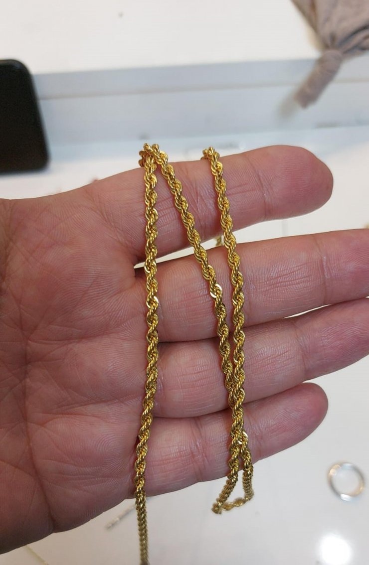 Yeni evlenen çiftin evine girip 250 bin TL'lik takı çalan hırsızlar yakalandı