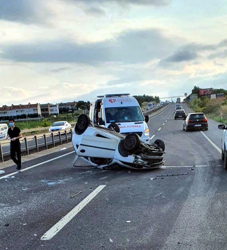 3 aracın karıştığı zincirleme kazada: 1 ölü, 2 yaralı