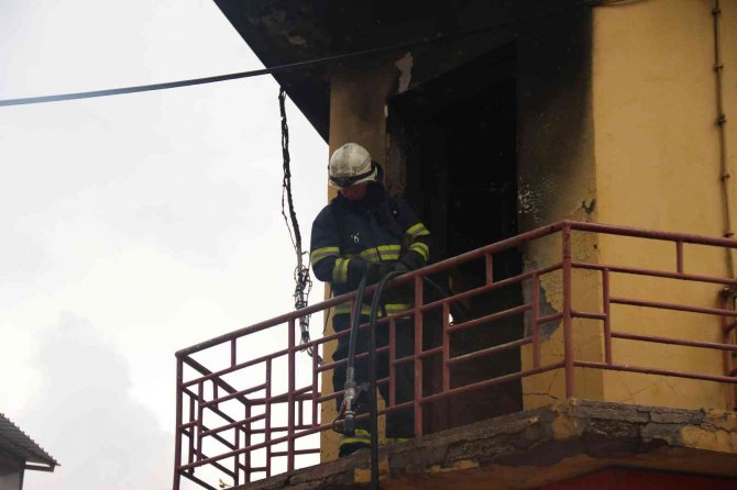 Alevlere teslim olan otel kullanılamaz hale geldi