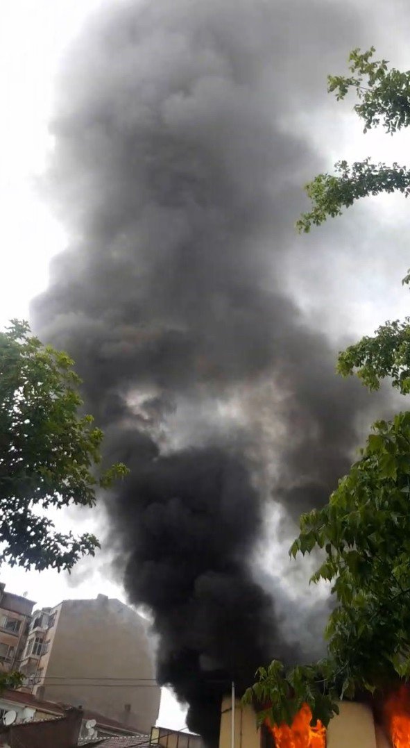 Alevlere teslim olan otel kullanılamaz hale geldi