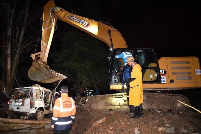 Bakan Soylu sel bölgesinde incelemelerde bulundu