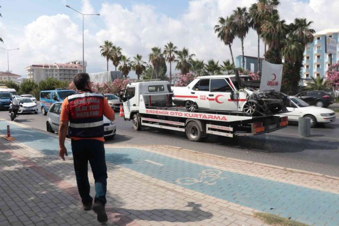 Modifiye araç fuarına gelen genç trafik kazasında hayatını kaybetti