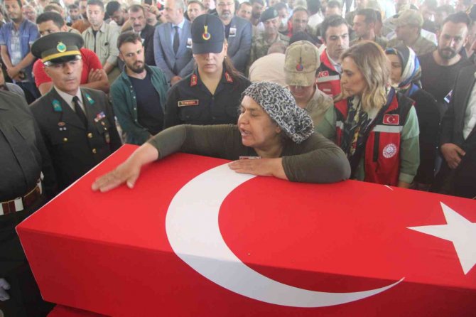 Şehit ablasından yürek dağlayan feryat