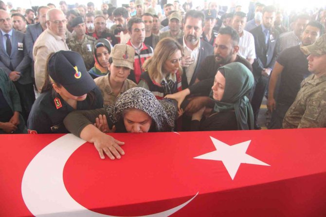 Şehit ablasından yürek dağlayan feryat