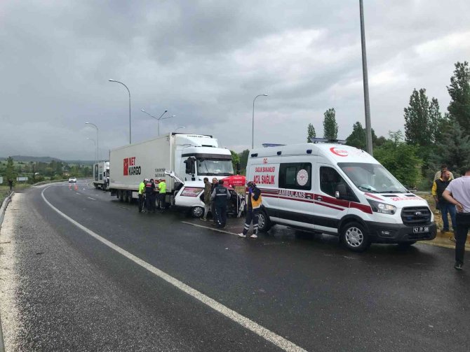 Tırın çarptığı otomobil sürücüsü hayatını kaybetti