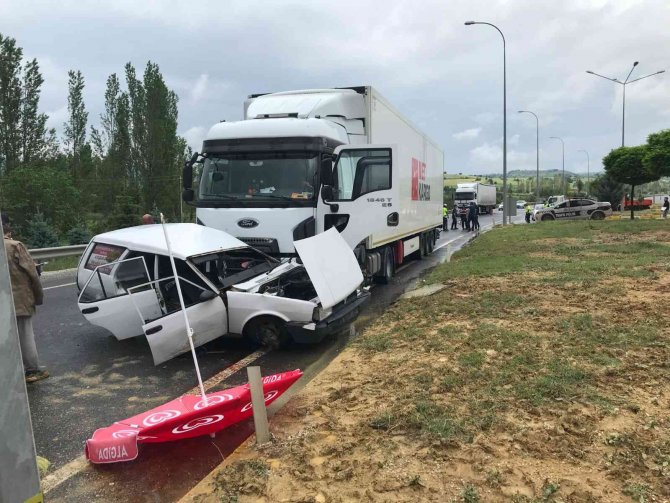 Tırın çarptığı otomobil sürücüsü hayatını kaybetti