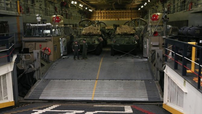 Tatbikata katılan ABD donanmasına ait gemi Türk basınına tanıtıldı