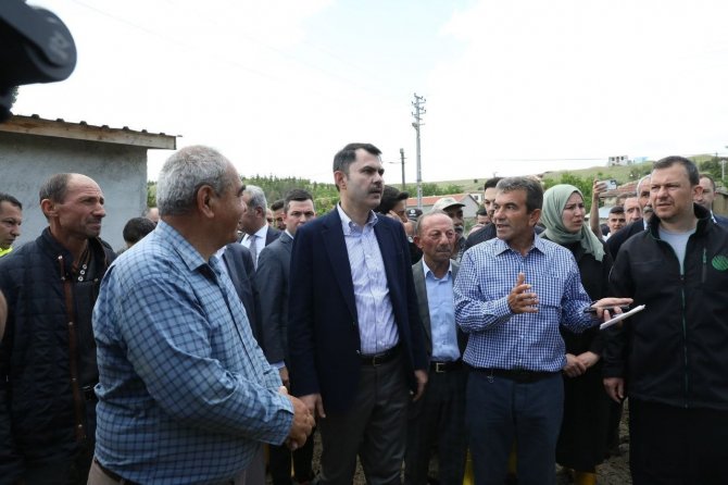 Bakan Kurum, selden etkilenen Haymana’da incelemelerde bulundu