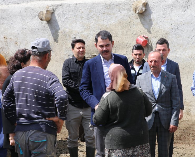 Bakan Kurum'dan, selden etkilenen bölgelere ziyaret