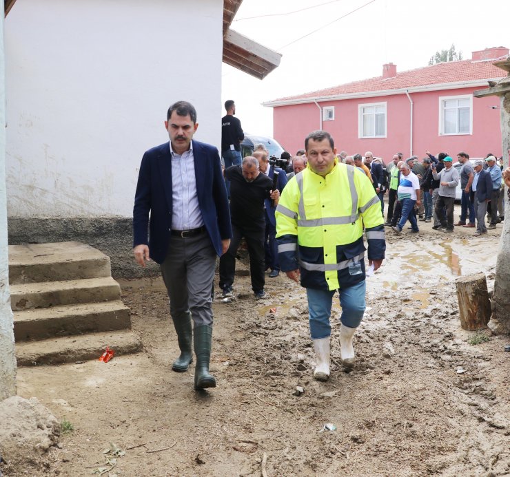 Bakan Kurum'dan, selden etkilenen bölgelere ziyaret