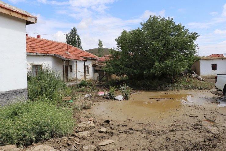 Bakan Kurum'dan, selden etkilenen bölgelere ziyaret