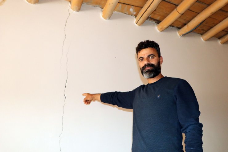 Depremde evlerinde çatlaklar oluşanlar o anları anlattı