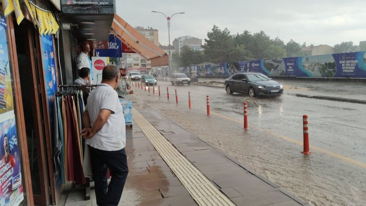 Elazığ'da sağanak etkili oldu