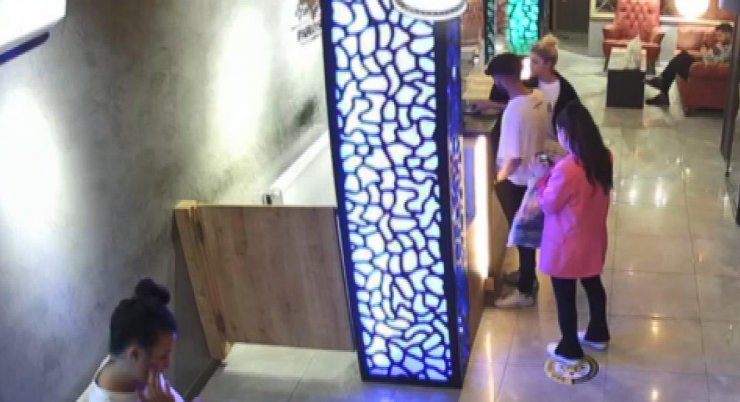 Evi terk eden kızlarını otele yerleştireni döven baba ile oğlu gözaltına alındı