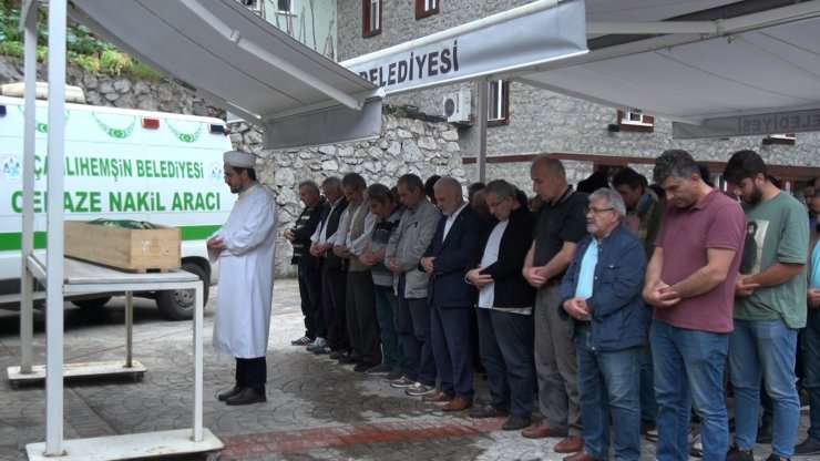 İlkel teleferik kazasında ölen kadın toprağa verildi