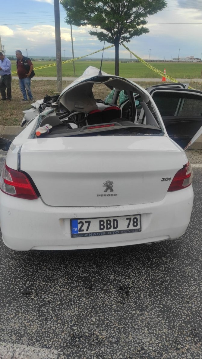 İtfaiye aracı ile otomobil çarpıştı: 3 ölü