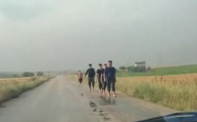 İtilen kaçak göçmenler vatandaş telefonuna yansıdı