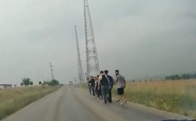 İtilen kaçak göçmenler vatandaş telefonuna yansıdı