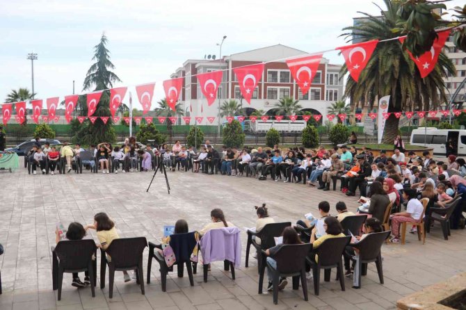 Jandarmadan kitap okuma etkinliği