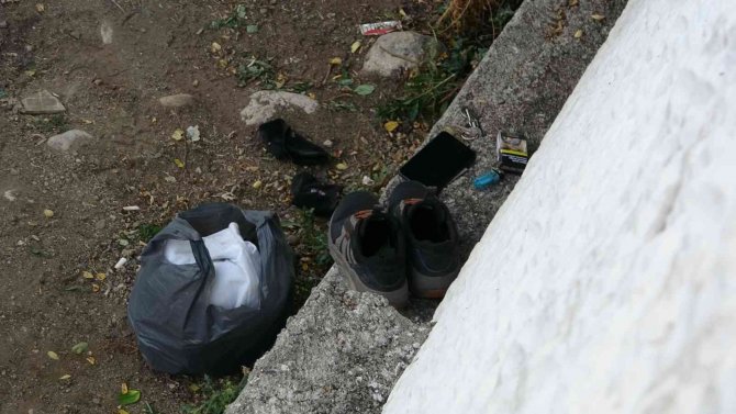 Kayalıklardan atladığı denizde kayboldu