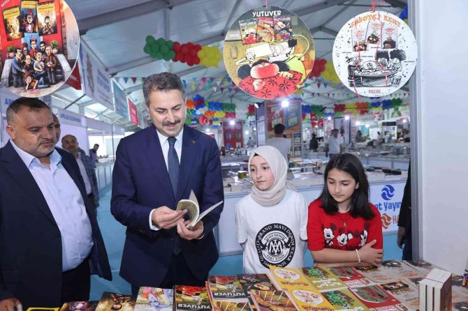Kitap fuarı yazarlarla okuyucuları buluşturdu