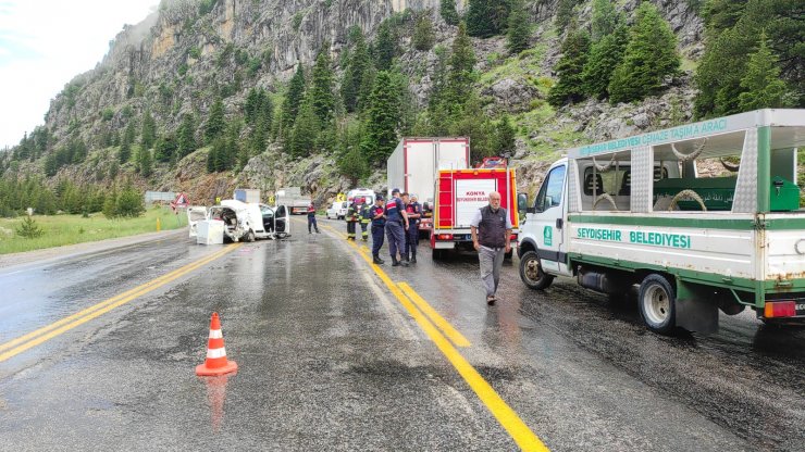 Konya'da zincirleme kazada sürücü öldü, eşi yaralandı
