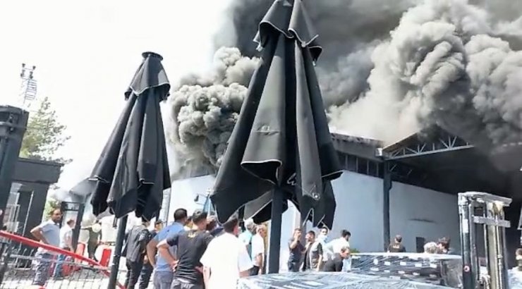 Kozmetik firması imalathanesinde yangın