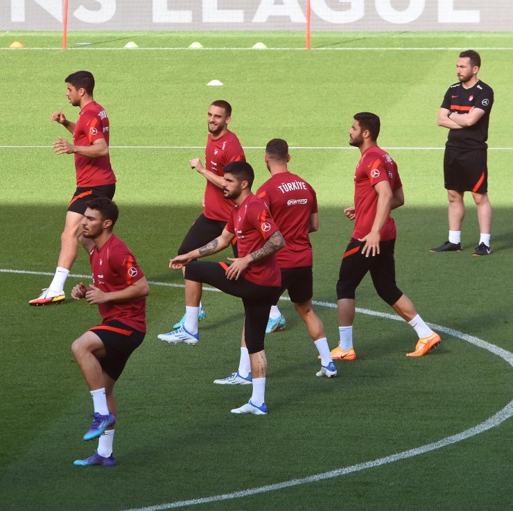 Milliler taktik çalıştı