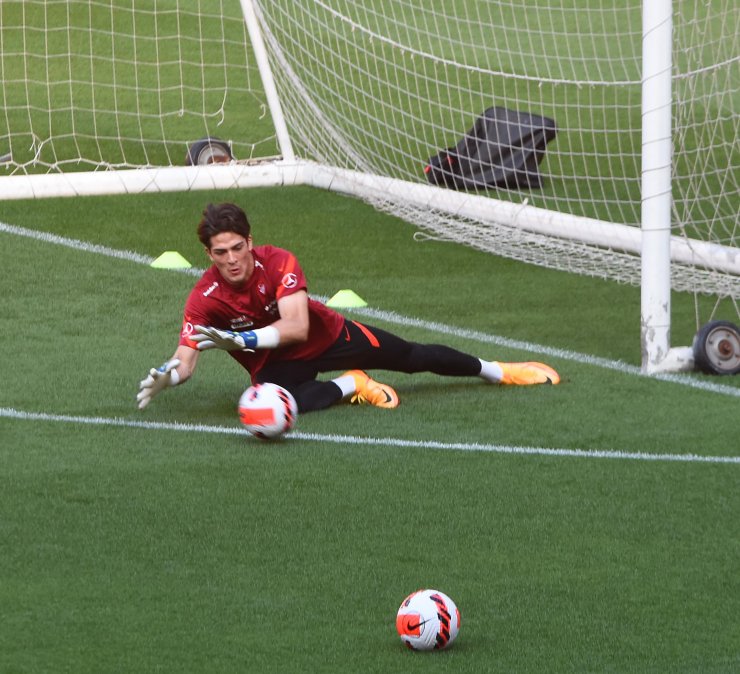 Milliler taktik çalıştı