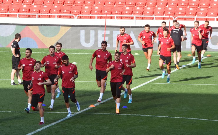 Milliler taktik çalıştı