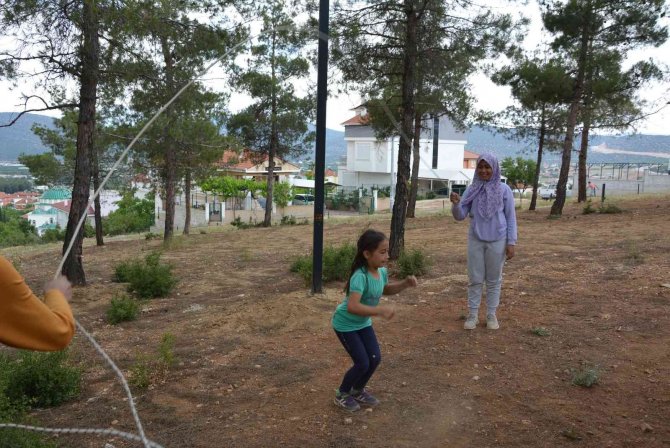 Minik öğrenciler eğitim öğretim yılına piknikle veda etti