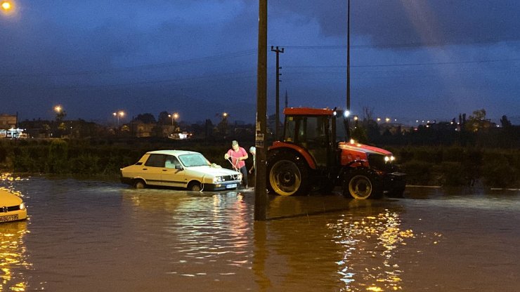 Osmaniye'de sağanak yağış hayatı olumsuz etkiledi