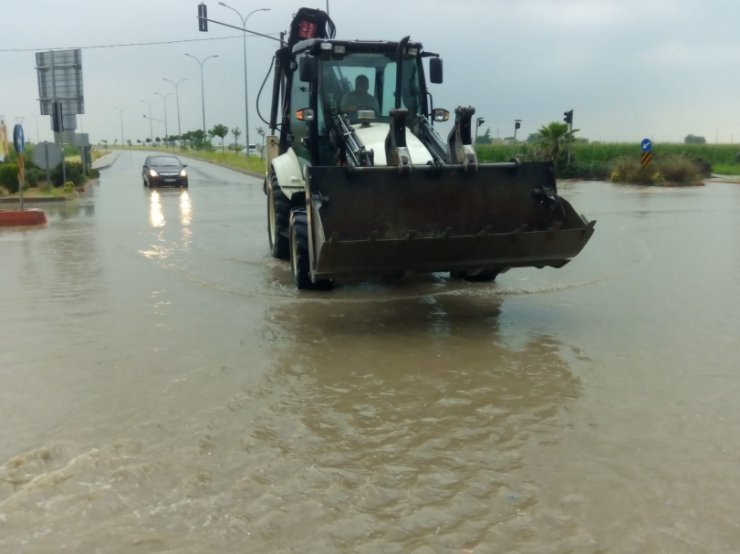Osmaniye'de sağanak yağış hayatı olumsuz etkiledi