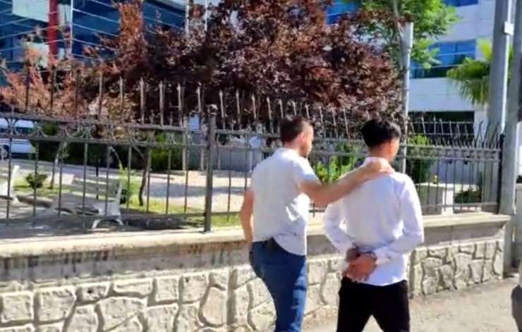 Otomobildeki uyuşturucuya 3 gözaltı