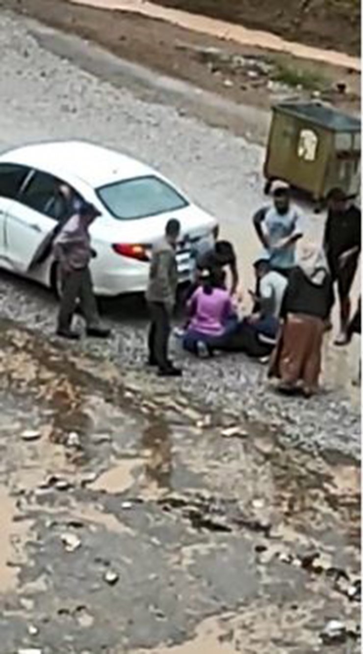 Sağanakla su dolan çukura düştü