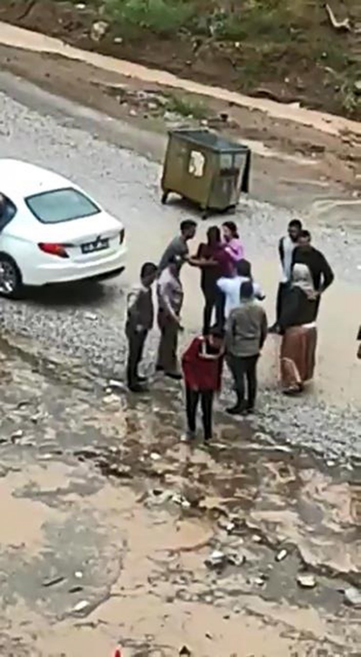 Sağanakla su dolan çukura düştü