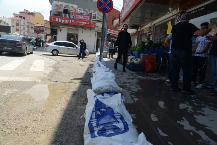 Su baskınına karşı kum torbalı önlem