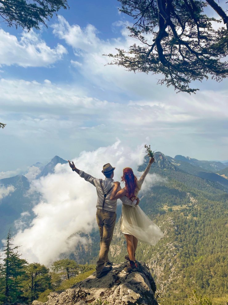 Tanıştıkları dağın zirvesinde nikahları kıyıldı