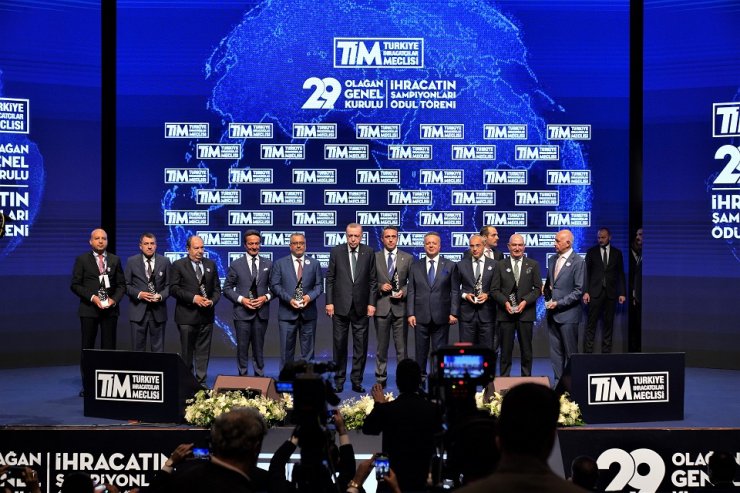 'Türkiye ekonomisinin ve ihracatının hizmetkarı olmaya devam edeceğim'