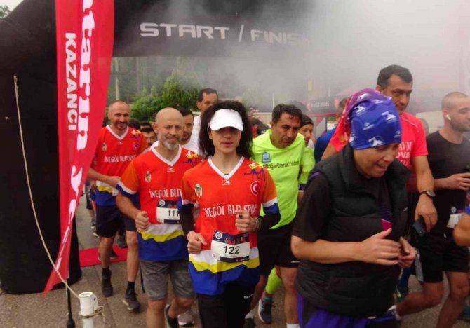 Yağmur çamur demeden dostluk için koştular