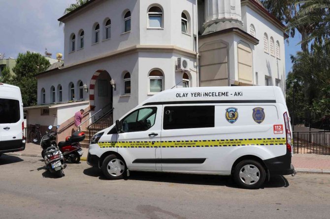 3 caminin imam odasını soyan firari hükümlü hırsız güvenlik kameralarına yakalandı