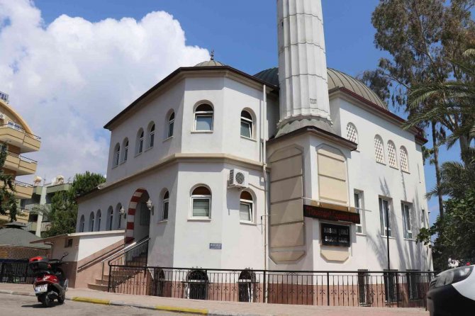 3 caminin imam odasını soyan firari hükümlü hırsız güvenlik kameralarına yakalandı