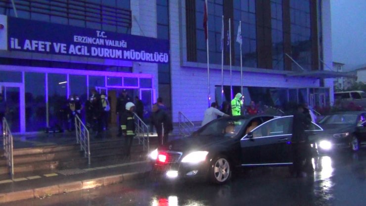 AFAD binasına yıldırım düştü