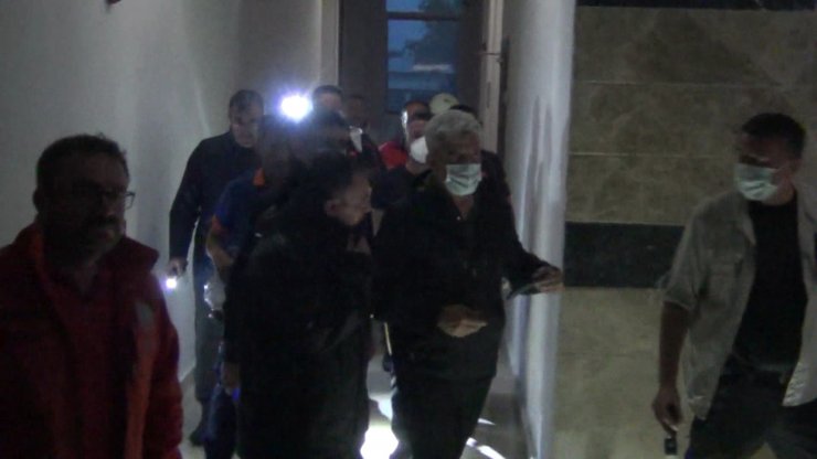 AFAD binasına yıldırım düştü