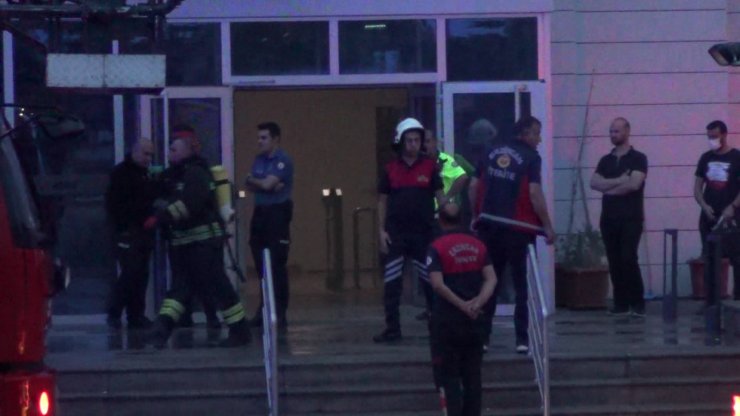 AFAD binasına yıldırım düştü