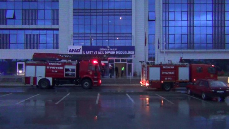 AFAD binasına yıldırım düştü